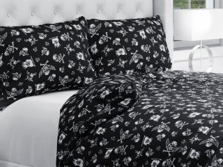 Bavlnené posteľné obliečky Sandra SA-104 Biele pirátske lebky na čiernom - Biante.sk