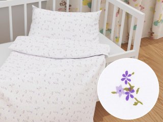 Detské bavlnené posteľné obliečky do postieľky Sandra SA-296 Drobné fialové kvety na bielom - Biante.sk