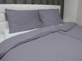 Hrejivé posteľné obliečky Minky 3D bodky MKP-004 Tmavo sivé - detail 1 - Biante.sk