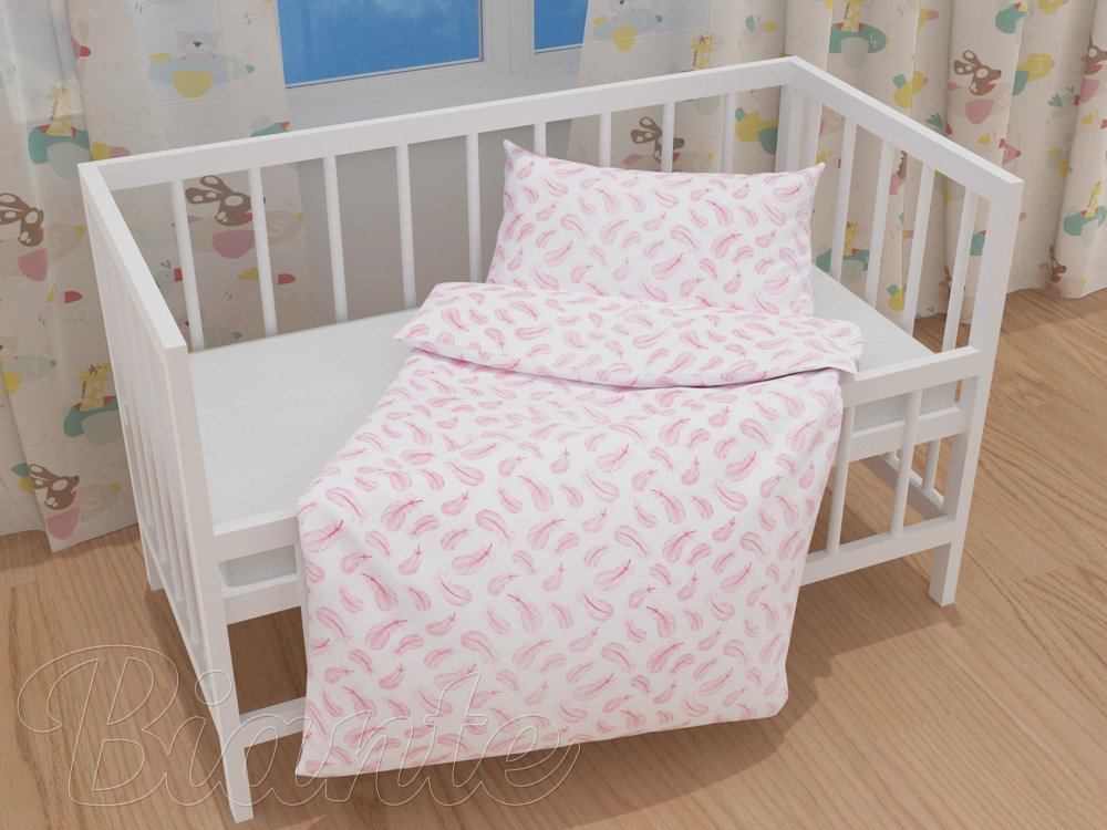Detské bavlnené posteľné obliečky do postieľky Sandra SA-173 Ružové perie na bielom - detail 1 - Biante.sk